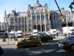 V primerjavi s slovenskim parlamentom je pravo arhitekturno razkošje