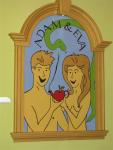 Tako nas skozi okno opazujeta Adam in Eva